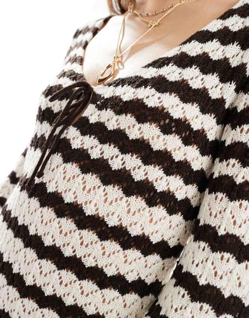 Miss Selfridge - Gehaakte mini jurk met flared mouwen in zwart-wit, 3 van 4