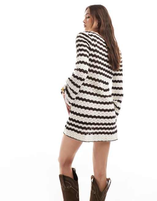 Miss Selfridge - Gehaakte mini jurk met flared mouwen in zwart-wit, 4 van 4