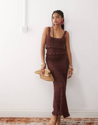 Miss Selfridge - Gehäkeltes Maxikleid in Schokobraun mit Rüschen