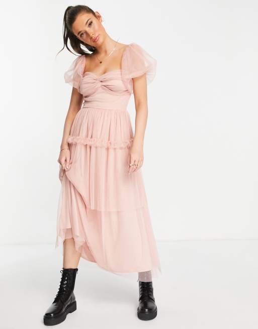 Miss Selfridge - Gelaagde midi-jurk van tule met gedraaide voorkant en bardothals in beigeroze