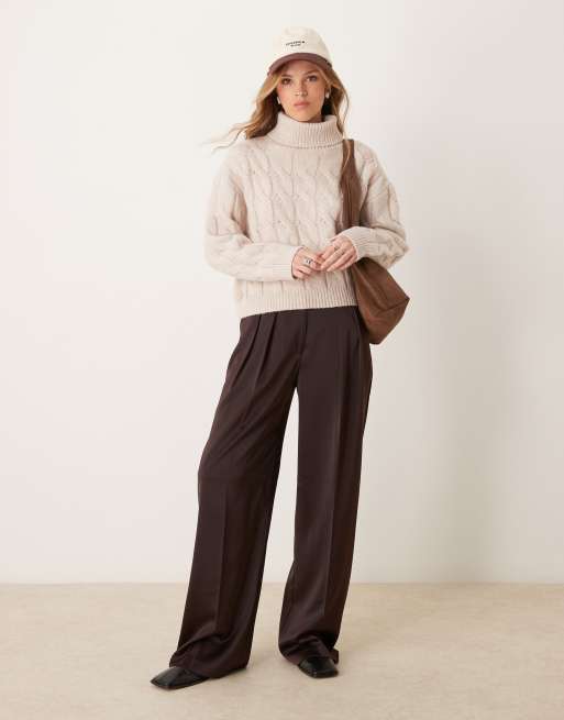 Miss Selfridge – Gemütlicher, hochgeschlossener Strickpullover in Hellbeige mit Zopfmuster, 2 von 4