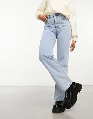 Miss Selfridge - Gerade geschnittene Jeans in hellblauer Waschung