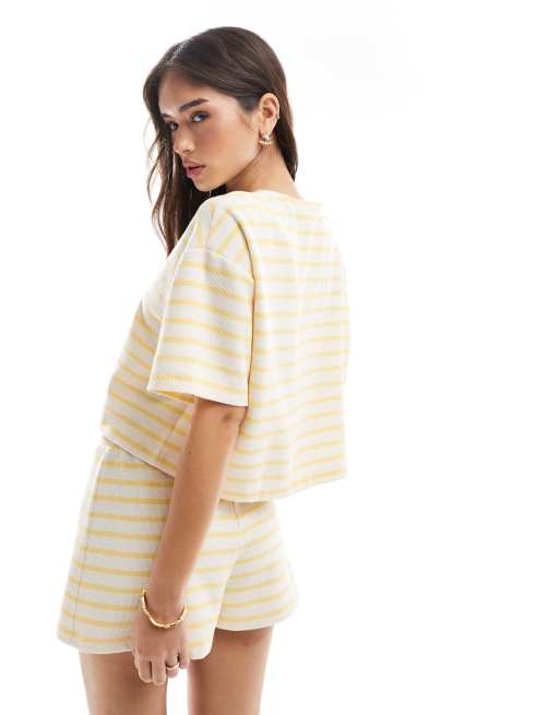 Miss Selfridge - Geribbeld gestreept vest met knoopsluiting en korte mouwen in botergeel, 4 van 4