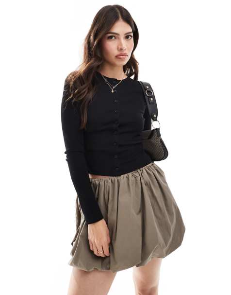 Miss Selfridge - Geribbeld vest met knopen en ronde hals in zwart - view 1