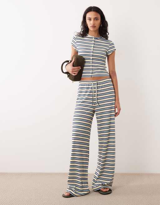 Miss Selfridge - Aansluitende co-ord set met korte mouwen en knoopsluiting, 2 van 3