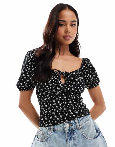 Miss Selfridge - Geribbelde melkmeisjestop met gestrikte voorkant in fijne print - view 1
