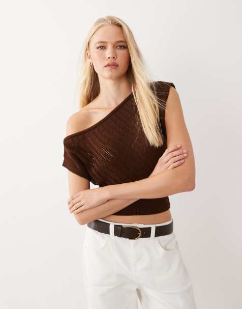 Miss Selfridge - Gerimpelde top met blote schouder in bruin - view 1