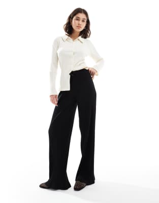 Miss Selfridge - Gerippte Hose in Schwarz mit weitem Bein