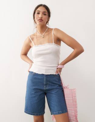 Miss Selfridge - Geripptes Camisole-Oberteil in Blassrosa mit Spitzenbesatz