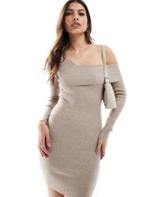 Miss Selfridge - Geripptes, flauschiges Mini-Strickkleid in Haferbeige mit asymmetrischem Schnitt-Neutral