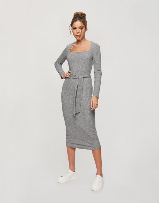 Miss Selfridge – Geripptes Midi-Strickkleid in Grau