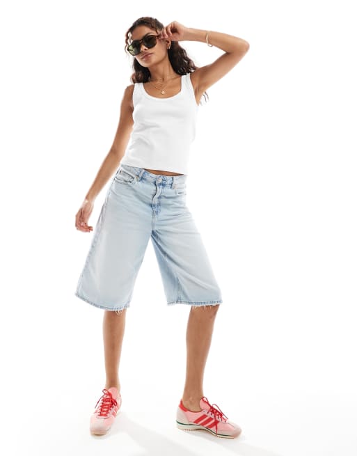 Miss Selfridge – Geripptes Tanktop in Weiß mit U-Ausschnitt, 2 von 4