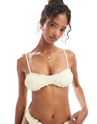 Miss Selfridge - Gerüschtes Bikini-Oberteil in Buttermilchgelb mit Raffung