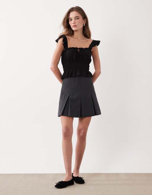 Miss Selfridge – Gesmoktes Oberteil in Schwarz mit Rüschenärmeln, 3 von 4