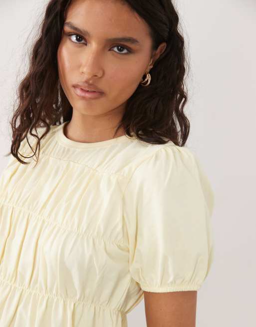 Miss Selfridge – Gesmoktes Schößchenoberteil in Buttermilchgelb, 2 von 4