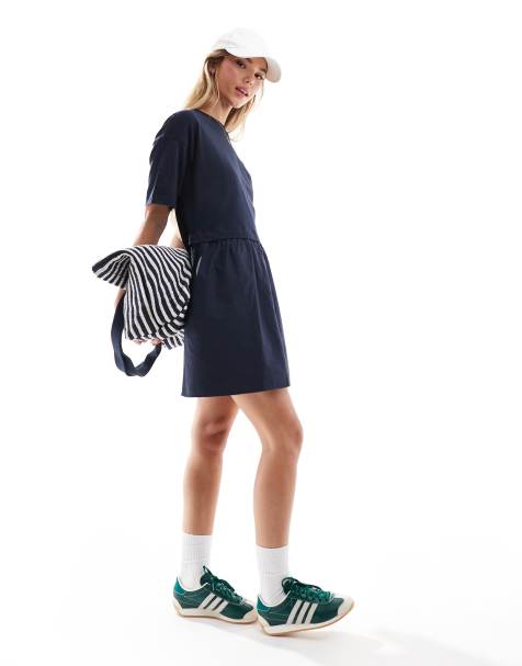 Miss Selfridge – Gesmoktes T-Shirt-Minikleid im Hybrid-Design aus Popeline in Marineblau - view 1
