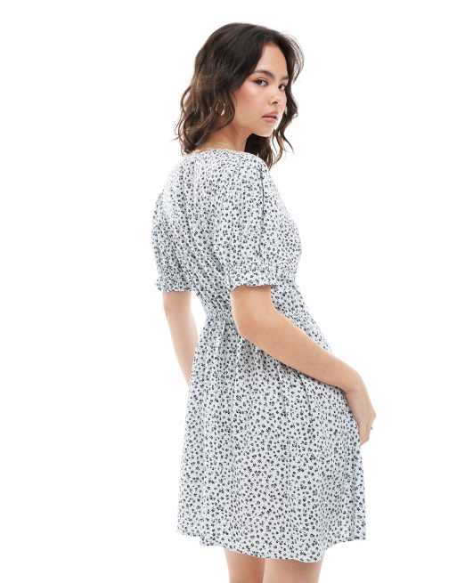 Miss Selfridge – Gesponnenes Mini-Freizeitkleid mit hellblauem Blümchenmuster, 4 von 4