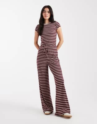 Miss Selfridge - Gestreifte Hose in Burgunderrot mit weitem Bein, Kombiteil-Bunt