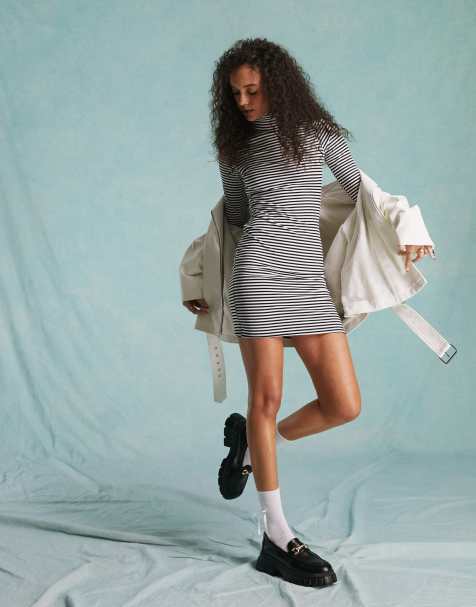 Miss Selfridge – Gestreiftes Rollkragen-Minikleid in Schwarz-Weiß - view 1