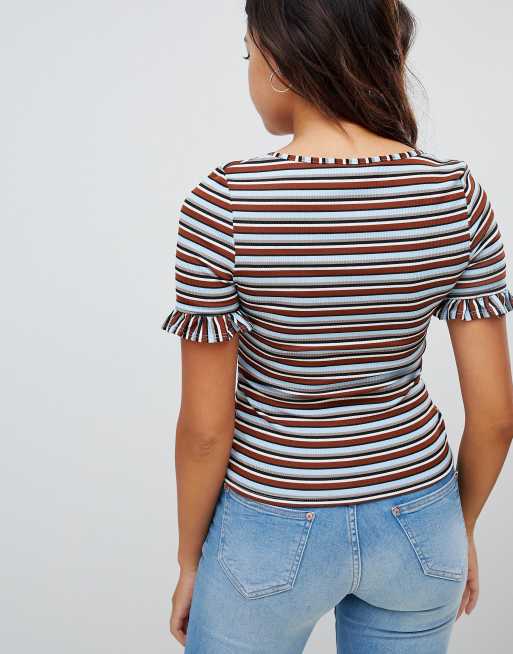Miss Selfridge – Gestreiftes T-Shirt mit weitem U-Ausschnitt und Rüschenärmeln, 2 von 4