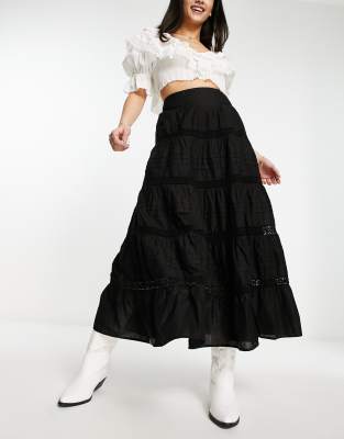 Miss Selfridge - Gestufter Baumwoll-Maxirock in Schwarz im Boho-Stil mit Spitzeneinsatz