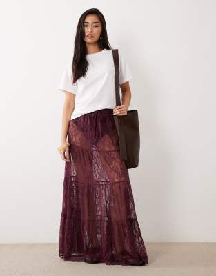 Miss Selfridge - Gestufter Maxirock aus Spitze in Feige-Weiß