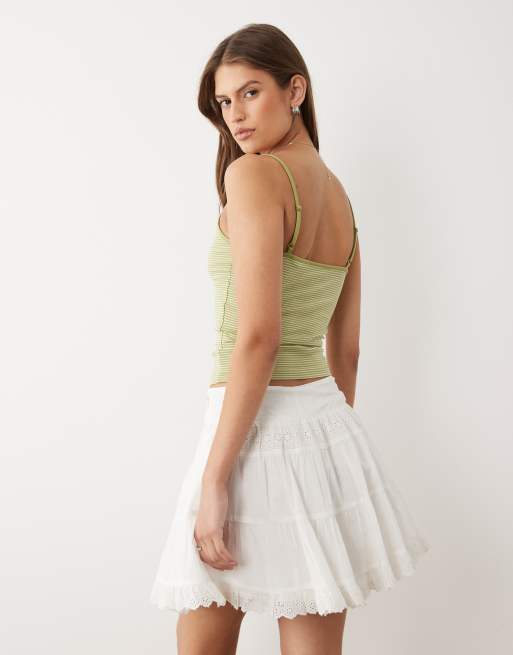 Miss Selfridge – Gestufter Minirock in Weiß mit Lochstickerei-Mix, 5 von 5