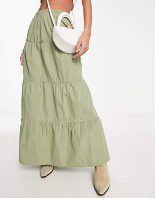 Miss Selfridge - Gestufter Popeline-Maxirock in Khaki-Grün