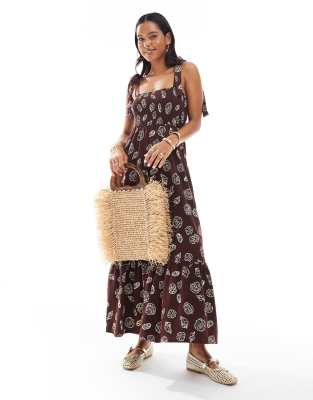 Miss Selfridge - Gestuftes Maxikleid aus Seersucker mit Muschelprint und Bindeträgern-Bunt