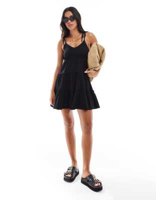Miss Selfridge - Gestuftes Mini-Hängerkleid in Schwarz