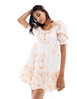 Thumbnail - Miss Selfridge - Gestuftes Mini-Teekleid mit Patchwork-Design, Print und Lochstickerei-Bunt