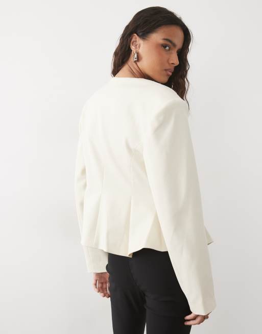Miss Selfridge getailleerde blazer met power shoulders en peplum in ivoorwit, 3 van 4