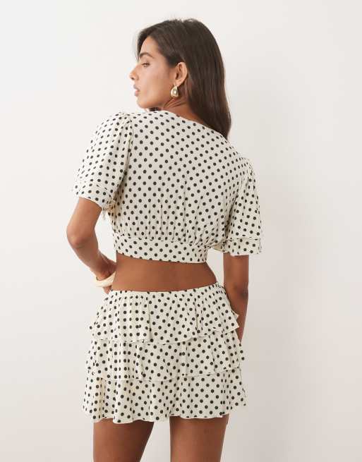 Miss Selfridge – Gewickeltes Oberteil mit Rüschenärmeln und Punktemuster, Kombiteil, 4 von 4