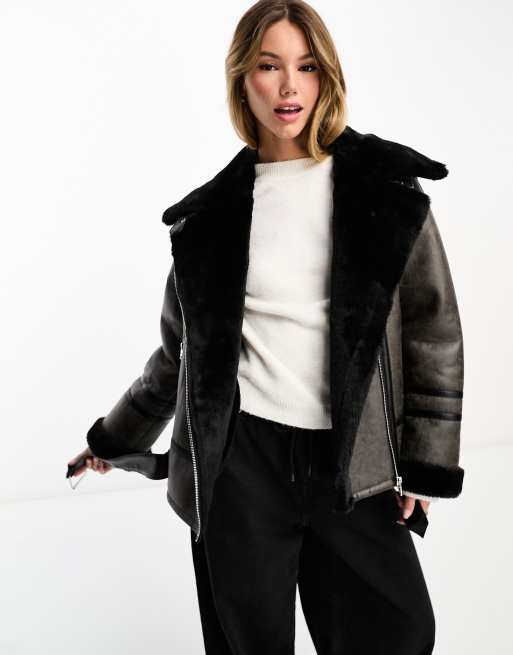 Miss Selfridge - Giacca stile aviatore nera effetto invecchiato con fodera in pelliccia sintetica 