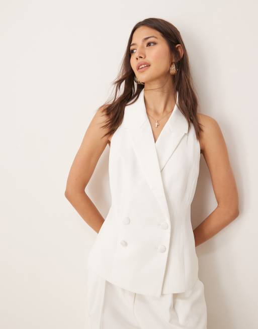 Miss Selfridge - Gilet allacciato al collo color avorio