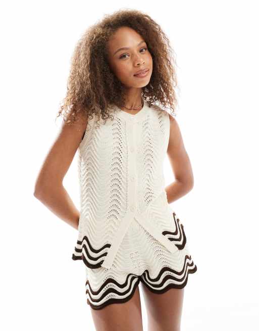 Miss Selfridge - Gilet all'uncinetto color crema a righe in coordinato