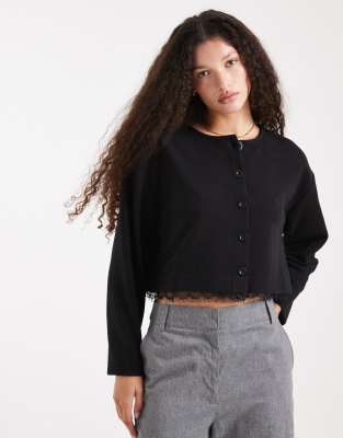 Miss Selfridge - Gilet boutonné en maille côtelée douce avec bordures dentelle-Noir