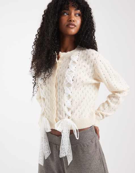 Miss Selfridge - Gilet col ras-du-cou en maille pointelle à dentelle - Crème - view 1