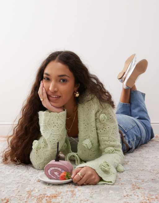 Miss Selfridge - Gilet court avec fleurs en 3D - Vert