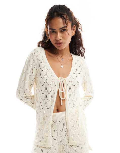Miss Selfridge - Gilet d'ensemble en maille pointelle avec liens noués à l'avant et manches évasées - Crème - view 1