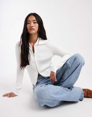 Miss Selfridge - Gilet en maille côtelée à col zippé - Crème