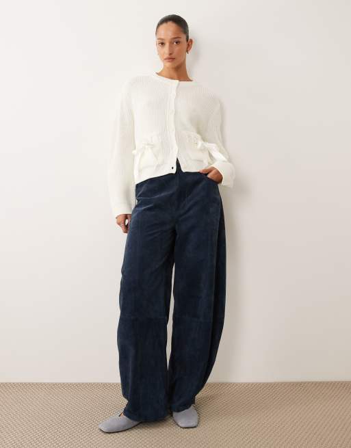 Miss Selfridge - Gilet ras de cou en maille avec poche à détail nœud, 2 de 4