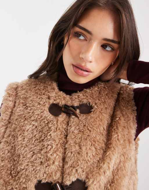 Miss Selfridge - Gilet senza maniche in pile borg color cammello, 2 di 4