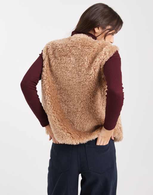 Miss Selfridge - Gilet senza maniche in pile borg color cammello, 4 di 4