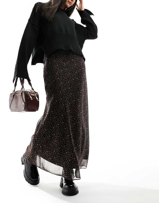 Miss Selfridge - Gonna lunga in chiffon con taglio sbieco e stampa di boccioli di rosa