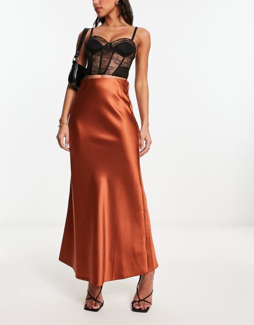Miss Selfridge - Gonna lunga in raso bronzo con taglio sbieco