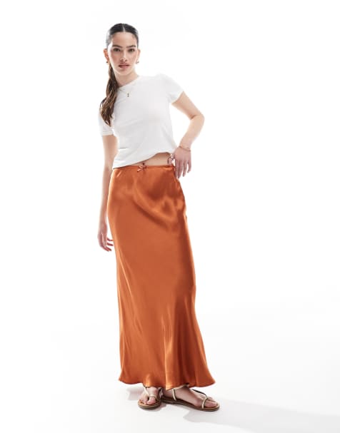 Miss Selfridge - Gonna lunga in raso color zenzero con fiocco e taglio sbieco - view 1