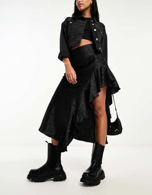 Miss Selfridge - Gonna lunga nera in raso jacquard asimmetrica con volant