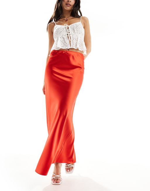Miss Selfridge - Gonna lunga rossa in raso con finiture e taglio sbieco