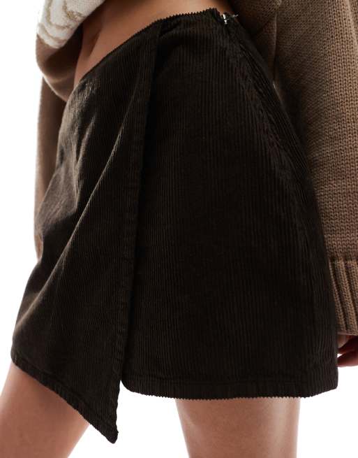 Miss Selfridge - Gonna pantalone a portafoglio in velluto a coste marrone cioccolato, 2 di 5